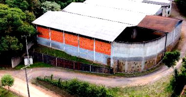 Terreno urbano com 2.127m² e 5 galpões industriais
