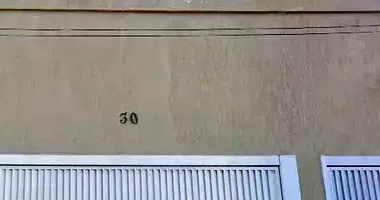 Casa com 128,48m² construída em terreno de 150m², imóvel ocupado