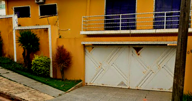 Casa com 3 suítes, 3 banheiros, 332,58 m² construída, desocupada
