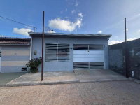 Casa com 3 quartos, 2 banheiros e 1 vaga em Coruripe