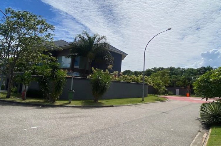 Mansão de Luxo com 681m² de Área Construída na Barra da Tijuca