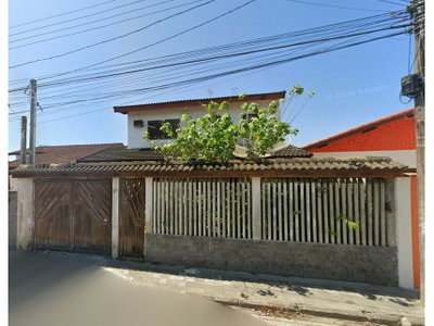 Sobrado com edícula e 248,70m² construídos