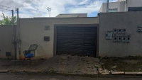 Casa ocupada com 3 quartos, 2 banheiros e 71 m²