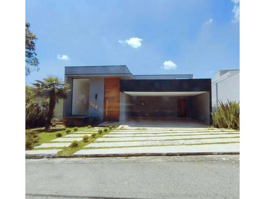 Casa com piscina em condomínio, 3 quartos, 342m², ocupada