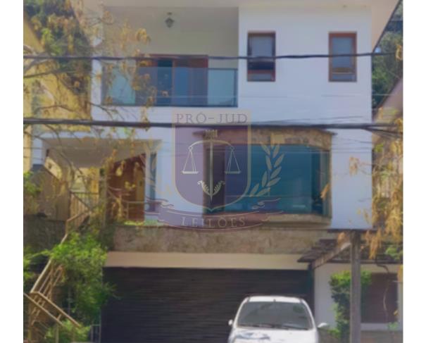 Casa Assobradada com 4 Dormitórios e 3 Vagas em Jardim Itatinga