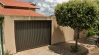 Casa com 2 quartos, 1 suíte, piscina e garagem em Colina/SP