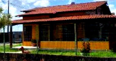 Casa espaçosa com 6 quartos, 5 banheiros e 108,83 m² construída, ocupada