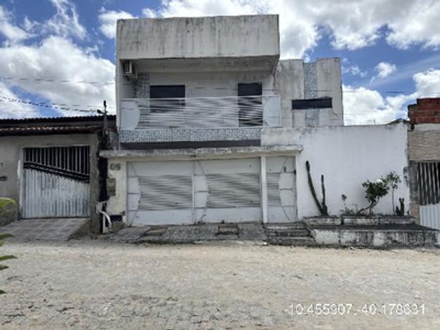 Casa em Senhor do Bonfim/BA com 299,46m²