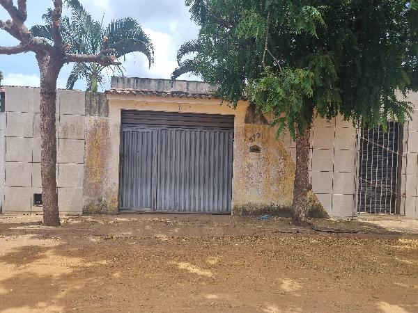 Casa com 2 quartos, 1 banheiro, 1 vaga e 60,77m² construída