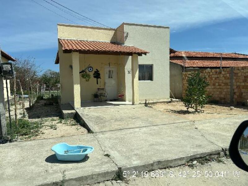 Casa em Altos/PI com 2 quartos e 200m² de terreno
