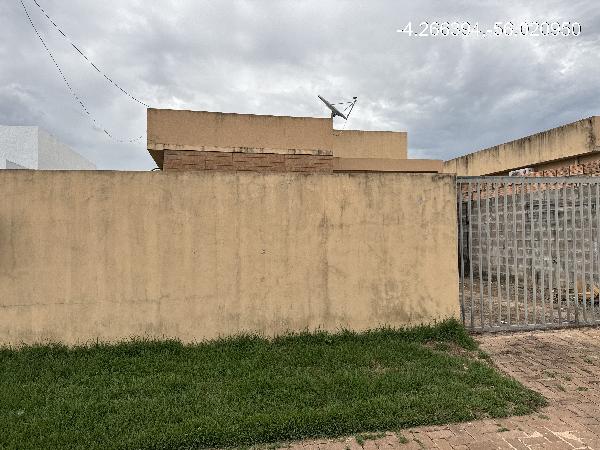 Casa 2 quartos, 1 banheiro, 52.82m² construída, desocupada