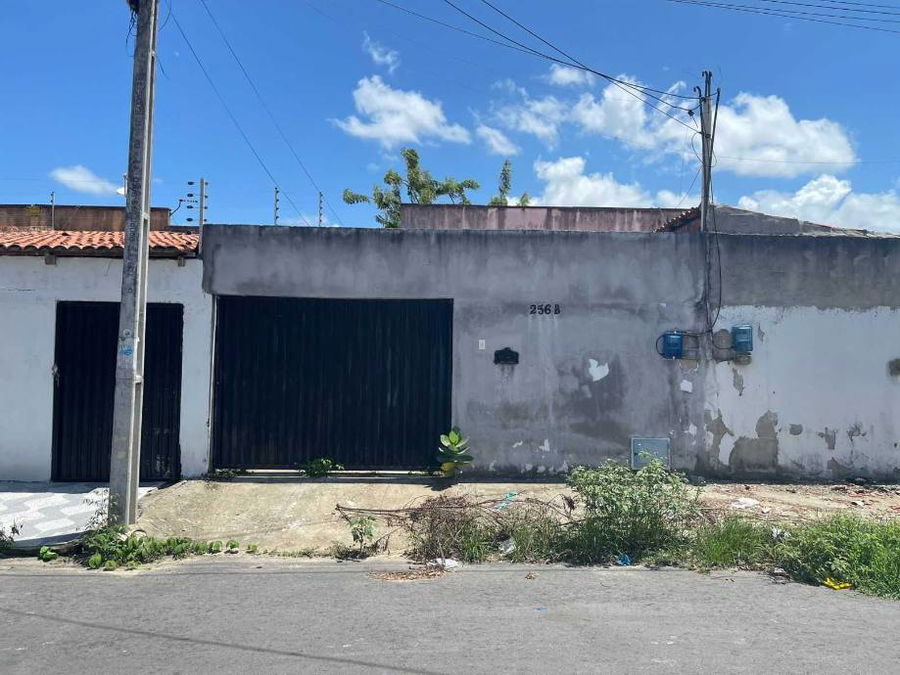 Casa padrão com 2 quartos, 1 banheiro, 1 vaga, 53m² construída, ocupada