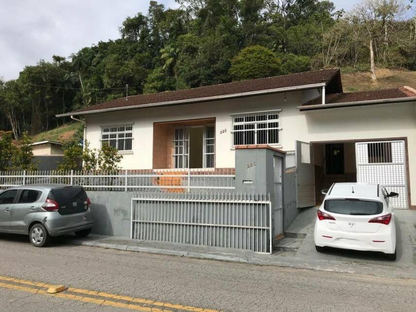 Casa Ocupada com 1 Vaga e 166 m² em Blumenau/SC