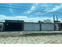 Casa com 3 quartos, 2 banheiros e 184,36m² construídos