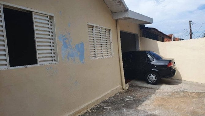 Casa com 2 quartos, 1 banheiro e 1 vaga de garagem