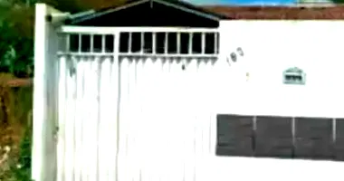 Casa com 3 quartos, 2 banheiros, 1 vaga, 96,9m² construída, imóvel ocupado