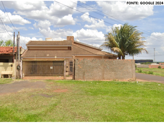 Casa com 231m² Construídos, Edícula e Terreno de 494m²