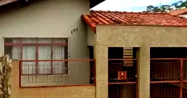 Casa com 3 quartos, 2 banheiros, 1 vaga, 137,61m² construída, ocupada