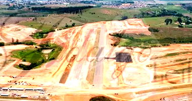 Espaçoso Terreno Comercial em Centro Aeroespacial, Ocupado