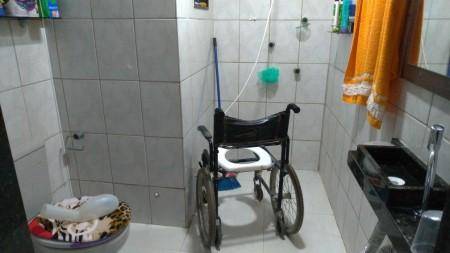 Casa ampla com 3 quartos, 2 banheiros e 0 vagas, ocupada