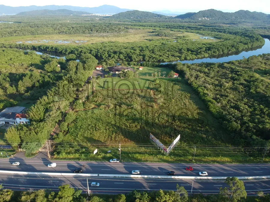 Terreno com Salão de Festas e Casa em Florianópolis - 30.000 m²