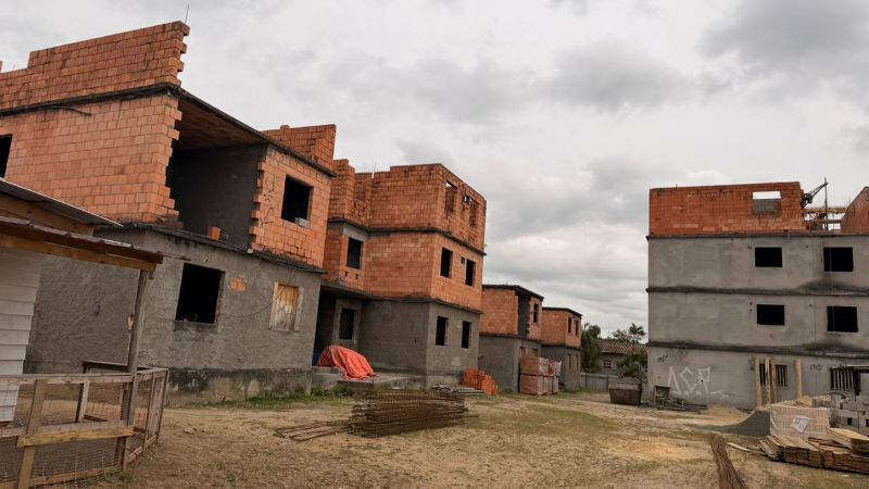 Apartamento 302 com 3 quartos e 1 banheiro