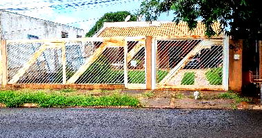 Casa com 3 quartos, 1 banheiro, 153m² construída, desocupada
