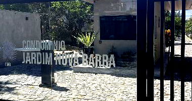 Casa ampla com 4 quartos, 3 banheiros e 2 vagas, terreno 496m²