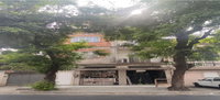 Prédio comercial com loja e 4 apartamentos, 264,63m²