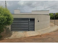 Casa com 1 vaga de garagem, 201m² de terreno e 143m² construída