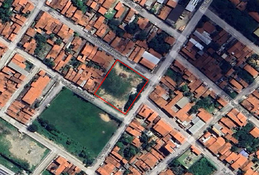 Terreno desocupado com 3.060 m² em Parangaba, Fortaleza