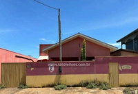 Casa residencial com 3 quartos e 2 banheiros, área construída de 120m²