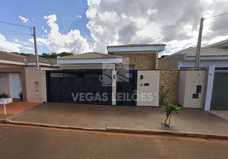 Casa com 300m² de área útil em Guaíra/SP