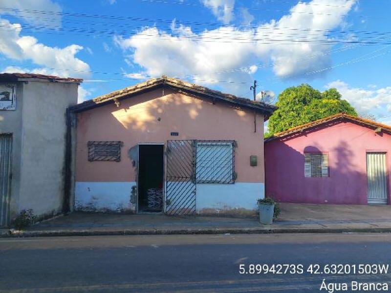 Casa com 2 quartos em Água Branca/PI