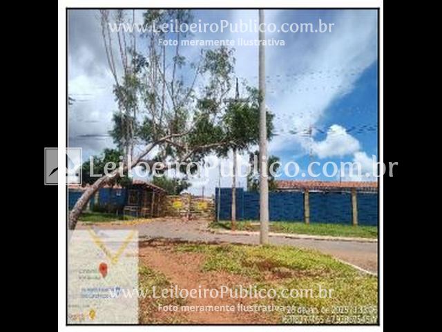 Casa com 2 quartos, banheiro, área de serviço e cozinha, 38,7m²
