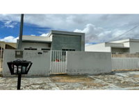 Casa com 2 quartos, 1 banheiro e 56,69m² construídos