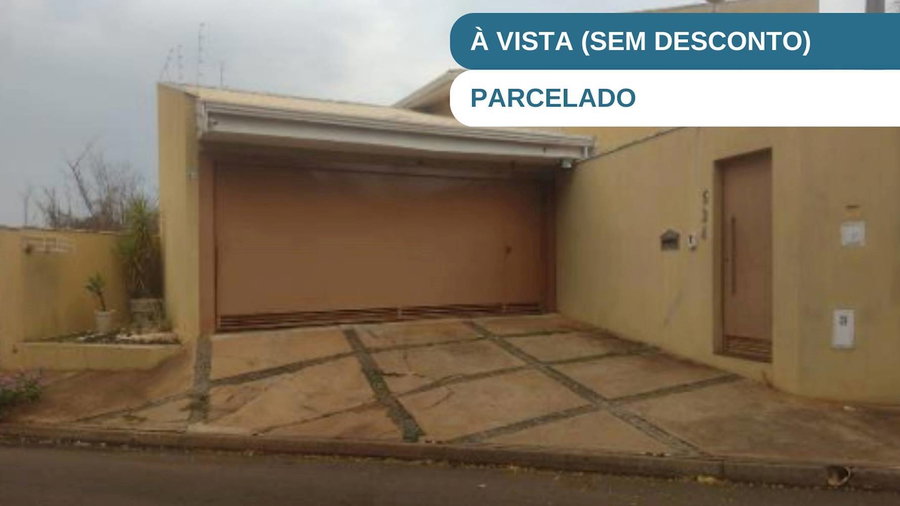 Casa Ocupada com 103m² Construída em Iacanga/SP