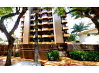 Espaçoso Apartamento de 138m² com 2 Vagas e Área Total de 214m²