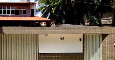 Casa padrão com 3 quartos, 2 banheiros e 198 m² construída, ocupada