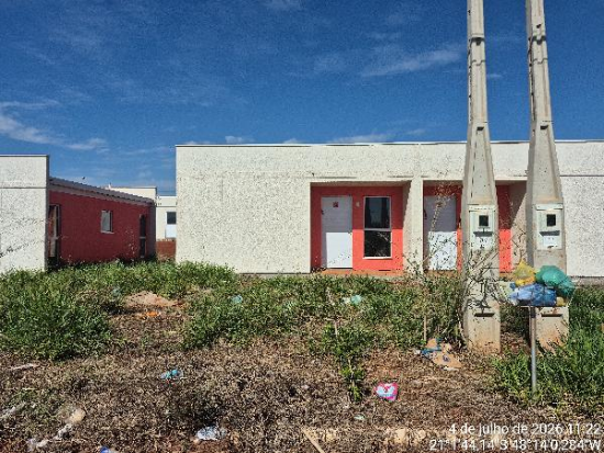Casa com 2 quartos e 1 vaga em Pitangueiras