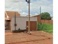 Casa ocupada com 57m² construída e terreno de 180m²