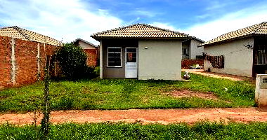 Casa aconchegante 43,85m² construída em terreno de 200m²