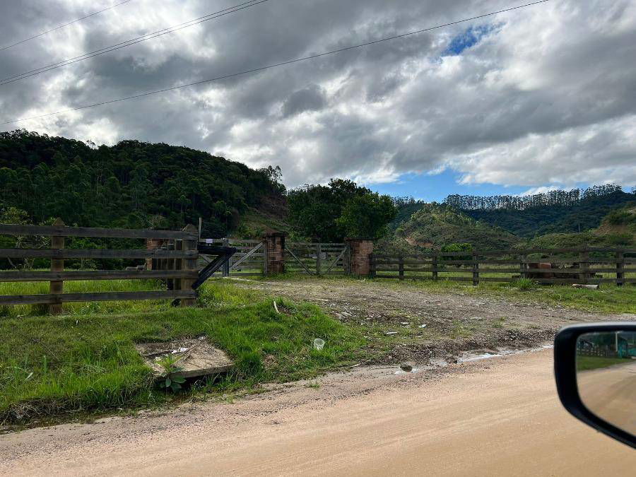 Lote amplo de 57.750 m², terreno ocupado, ideal para investimento