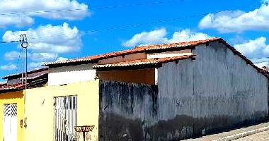 Casa 2 quartos, 1 banheiro, 69m² construída, 1 vaga, desocupada
