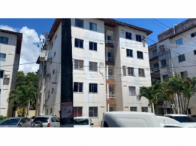 Apartamento com 2 quartos em Lauro de Freitas/BA