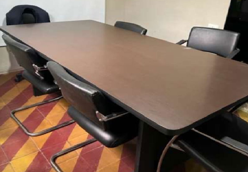 Mesa e Cadeiras em Leilão Judicial - Vitória de Santo Antão