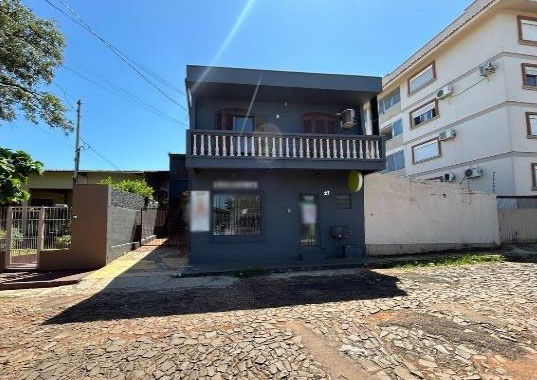 Casa com 3 quartos, 235m² construída, ocupada
