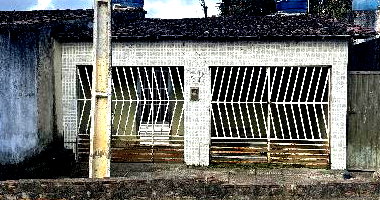 Casa com 3 Quartos e Garagem em Canhotinho
