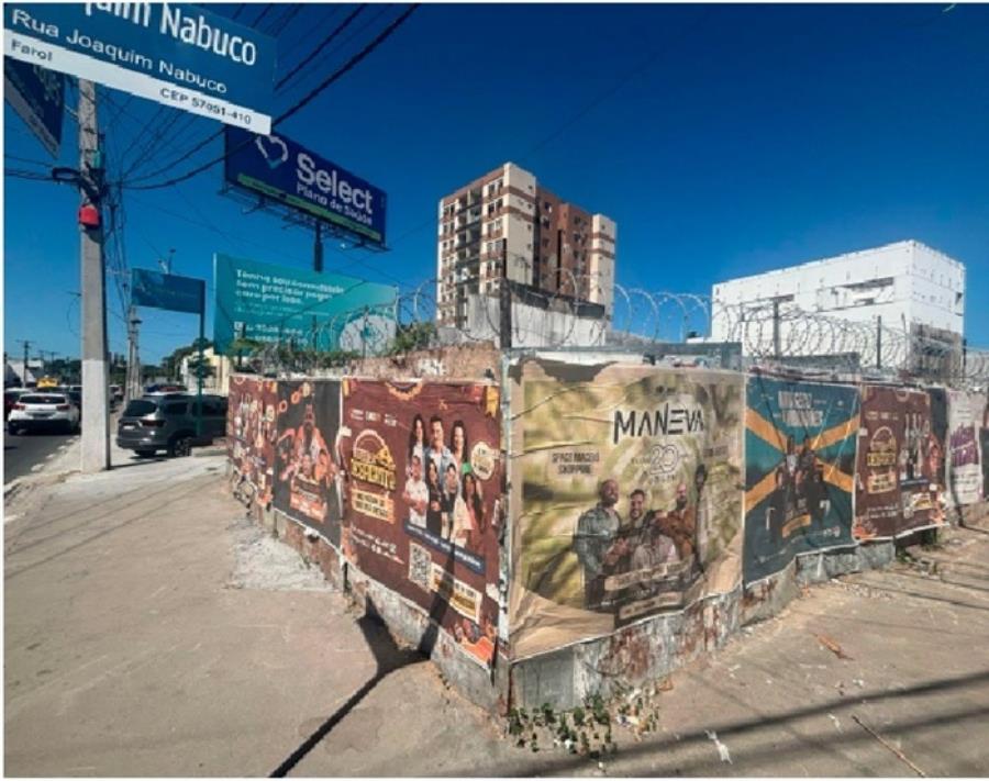 Espaçoso Terreno de 372 m², Ideal para Novos Projetos