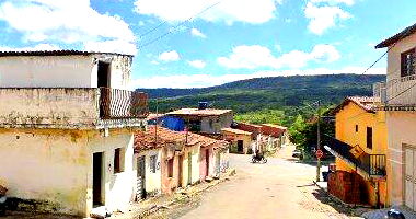 Terreno com Residência em Jardim - CE